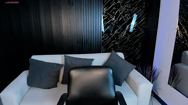 VenusCooper online show from 11-08-25, 06:44