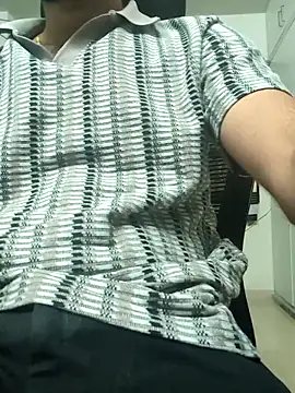 Snapshot of ag213 chatting on 11-04-25, 02:10 ag213 online show from 11-04-25, 02:10