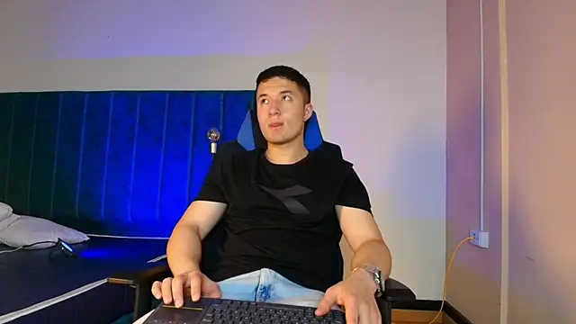 Snapshot of EthanConnor_ chatting on 10-16-25, 12:24 EthanConnor online show from 10-16-25, 12:24
