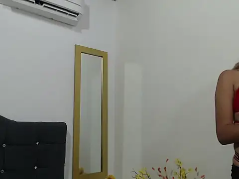 Snapshot of Adriana_Belle chatting on 10-03-25, 07:59 Adriana Belle online show from 10-03-25, 07:59
