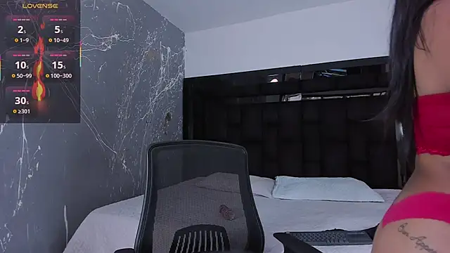 LiaClarck  online show from 11-20-25, 09:15