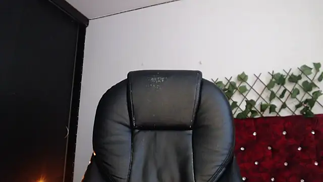 Lia Carter  online show from 02-11-26, 09:47