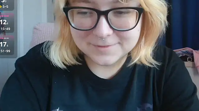 Snapshot of LolaWEI chatting on 10-11-25, 07:20 LolaWEI online show from 10-11-25, 07:20