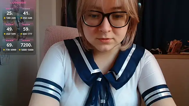 Snapshot of LolaWEI chatting on 10-15-25, 07:27 LolaWEI online show from 10-15-25, 07:27