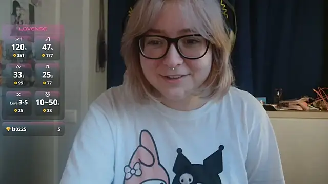 Snapshot of LolaWEI chatting on 10-23-25, 07:18 LolaWEI online show from 10-23-25, 07:18