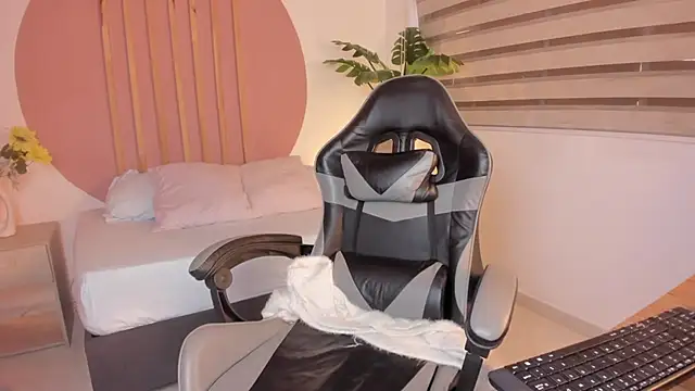 mia curry online show from 10-06-25, 08:09