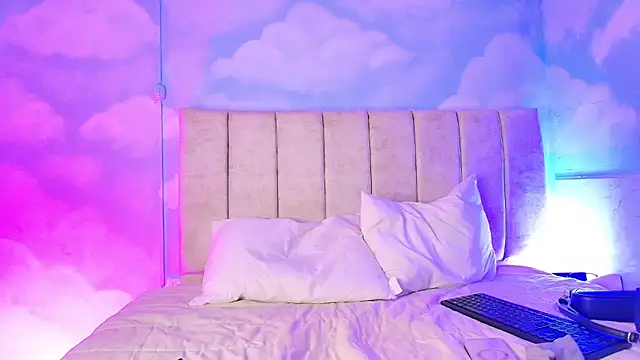 Nikolbrice online show from 04-12-26, 02:04