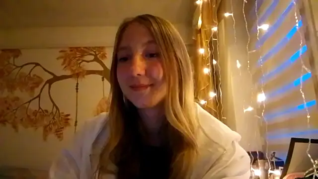 Snapshot of CarynFlaryn chatting on 10-07-25, 04:13 CarynFlaryn online show from 10-07-25, 04:13
