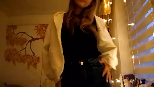 Snapshot of CarynFlaryn chatting on 10-08-25, 04:14 CarynFlaryn online show from 10-08-25, 04:14
