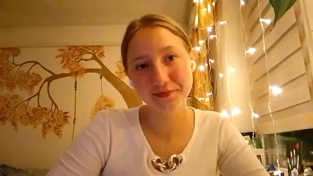 Snapshot of CarynFlaryn chatting on 10-25-25, 03:06 CarynFlaryn online show from 10-25-25, 03:06