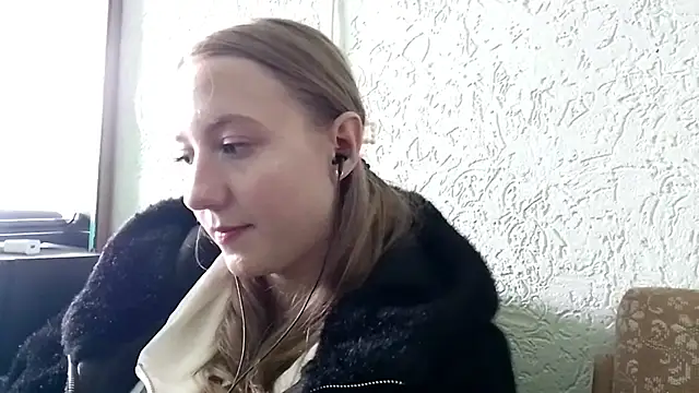 Snapshot of CarynFlaryn chatting on 10-02-25, 09:12 CarynFlaryn online show from 10-02-25, 09:12