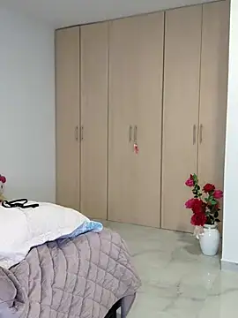 Zoe riivas online show from 11-06-25, 11:25