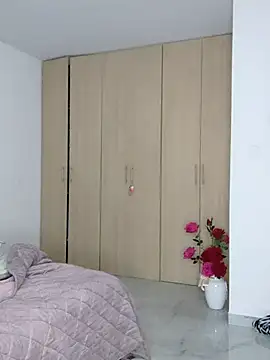 Zoe riivas online show from 11-04-25, 11:08