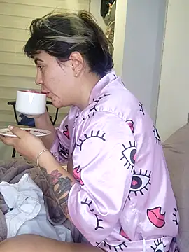 Zoe riivas online show from 11-20-25, 10:05