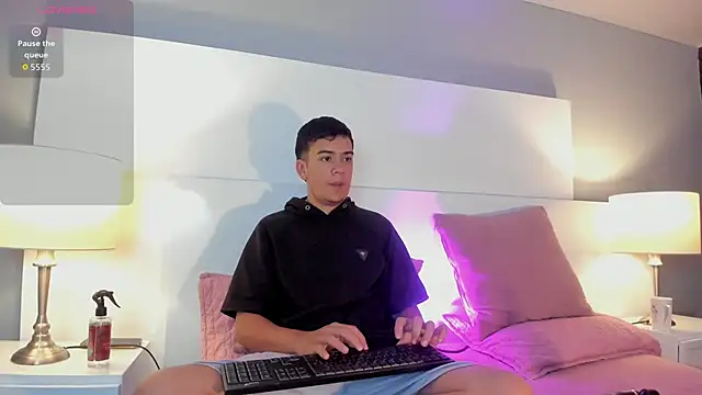 Snapshot of Dylan_Katte chatting on 02-26-26, 12:05 Dylan Katte online show from 02-26-26, 12:05