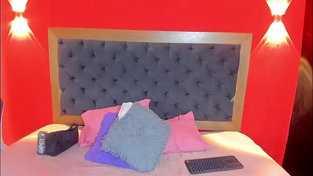 Xiomara Stwart online show from 11-15-25, 07:18