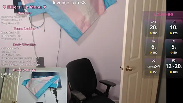 Snapshot of cinderellie chatting on 10-18-25, 02:46 cinderellie online show from 10-18-25, 02:46