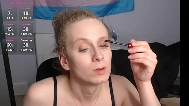 Snapshot of cinderellie chatting on 10-28-25, 02:56 cinderellie online show from 10-28-25, 02:56