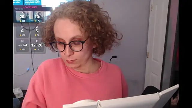 Snapshot of cinderellie chatting on 10-30-25, 03:38 cinderellie online show from 10-30-25, 03:38