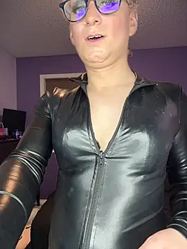 Snapshot of cinderellie chatting on 11-14-25, 05:22 cinderellie online show from 11-14-25, 05:22