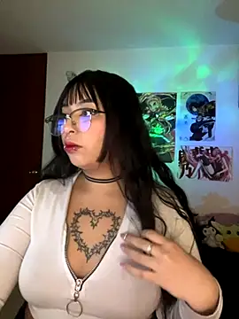 Hinatamoon  online show from 10-18-25, 05:42