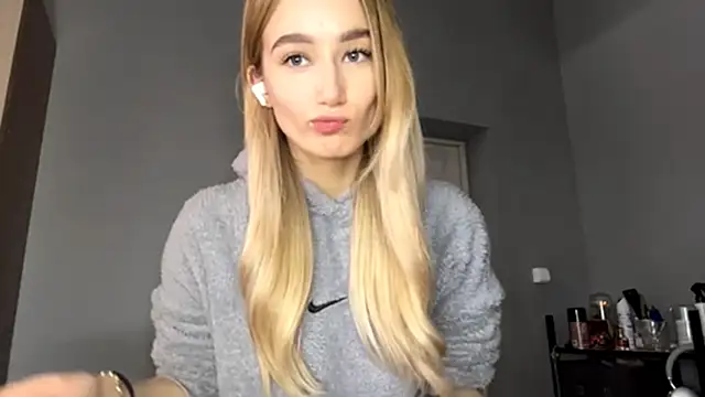 Snapshot of SweetCatherine chatting on 10-07-25, 08:26 SweetCatherine online show from 10-07-25, 08:26