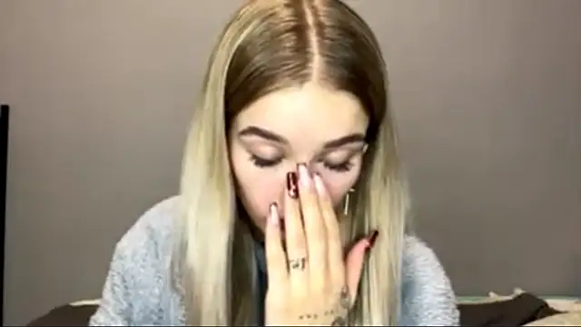 Snapshot of SweetCatherine chatting on 10-06-25, 12:06 SweetCatherine online show from 10-06-25, 12:06