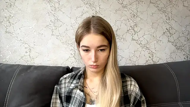 Snapshot of SweetCatherine chatting on 10-27-25, 06:14 SweetCatherine online show from 10-27-25, 06:14