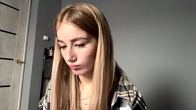 Snapshot of SweetCatherine chatting on 10-13-25, 06:15 SweetCatherine online show from 10-13-25, 06:15