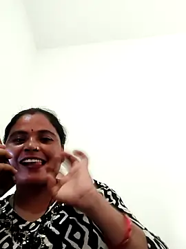Snapshot of Monalisa22y chatting on 10-23-25, 04:55 Monalisa22y online show from 10-23-25, 04:55