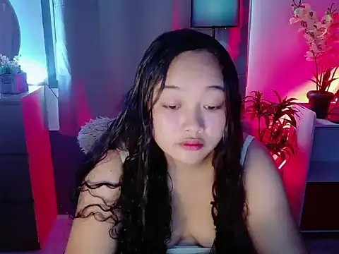 UrFavouriteCravings online show from 04-18-26, 01:52