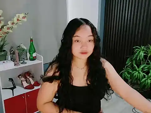 UrFavouriteCravings online show from 12-19-25, 01:42