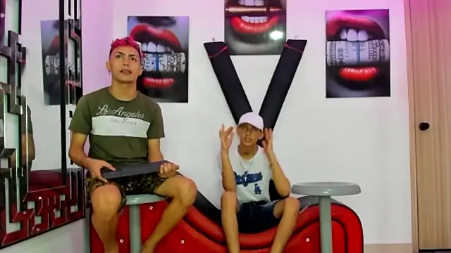 VERY HOT GUYS online show from 10-28-25, 01:28