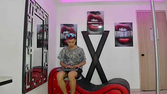 VERY HOT GUYS online show from 11-12-25, 01:32