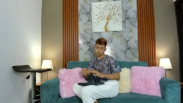 VERY HOT GUYS online show from 02-14-26, 01:22