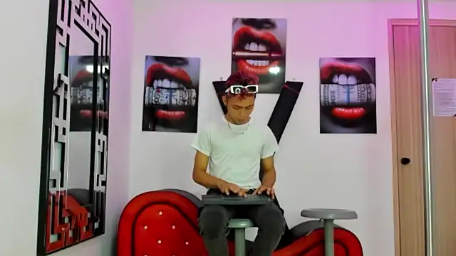 VERY HOT GUYS online show from 10-23-25, 01:26