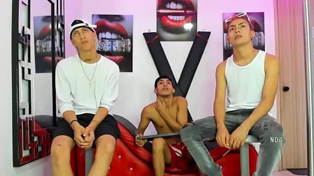 VERY HOT GUYS online show from 10-21-25, 01:27