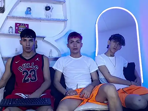 VERY HOT GUYS online show from 10-12-25, 01:51