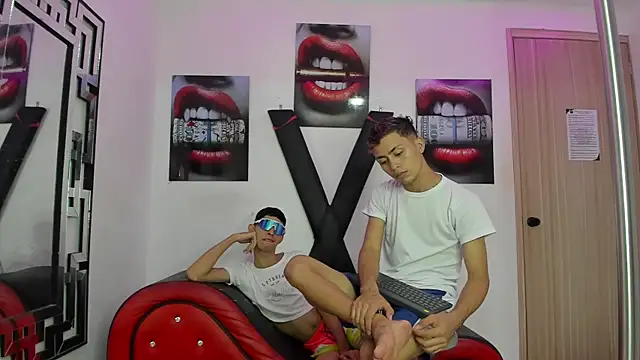 VERY HOT GUYS online show from 11-26-25, 02:44