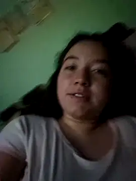 Snapshot of annyaparis chatting on 10-20-25, 04:14 annyaparis online show from 10-20-25, 04:14