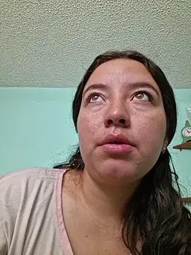 Snapshot of annyaparis chatting on 10-20-25, 04:18 annyaparis online show from 10-20-25, 04:18