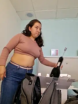 Snapshot of annyaparis chatting on 10-14-25, 02:17 annyaparis online show from 10-14-25, 02:17
