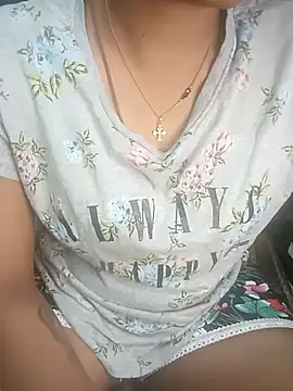 Snapshot of tamil_thaara03 chatting on 02-11-26, 03:01 tamil thaara03 online show from 02-11-26, 03:01