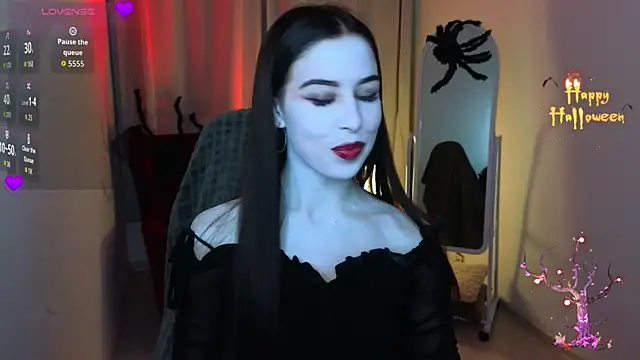 ChloeSammers online show from 10-31-25, 02:46