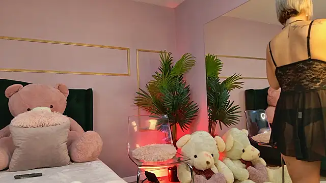 KirraWhite online show from 02-07-26, 05:26