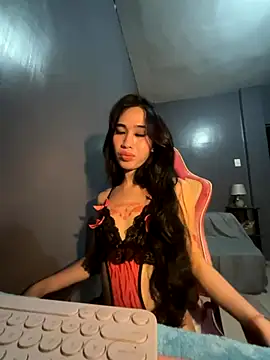 Snapshot of SweetRosie18 chatting on 10-13-25, 02:51 SweetRosie18 online show from 10-13-25, 02:51