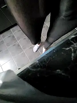 rezzzze online show from 10-28-25, 02:27