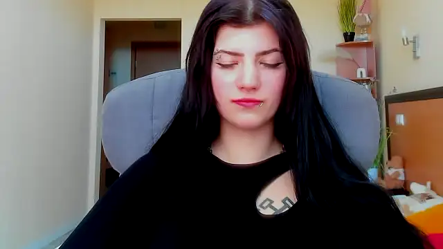 Snapshot of Miamoora chatting on 10-16-25, 08:22 Miamoora online show from 10-16-25, 08:22