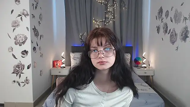 Snapshot of MileyRood chatting on 10-17-25, 11:28 MileyRood online show from 10-17-25, 11:28