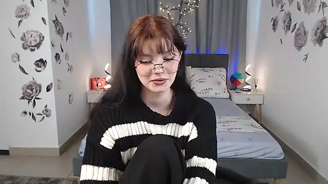 Snapshot of MileyRood chatting on 10-08-25, 11:27 MileyRood online show from 10-08-25, 11:27